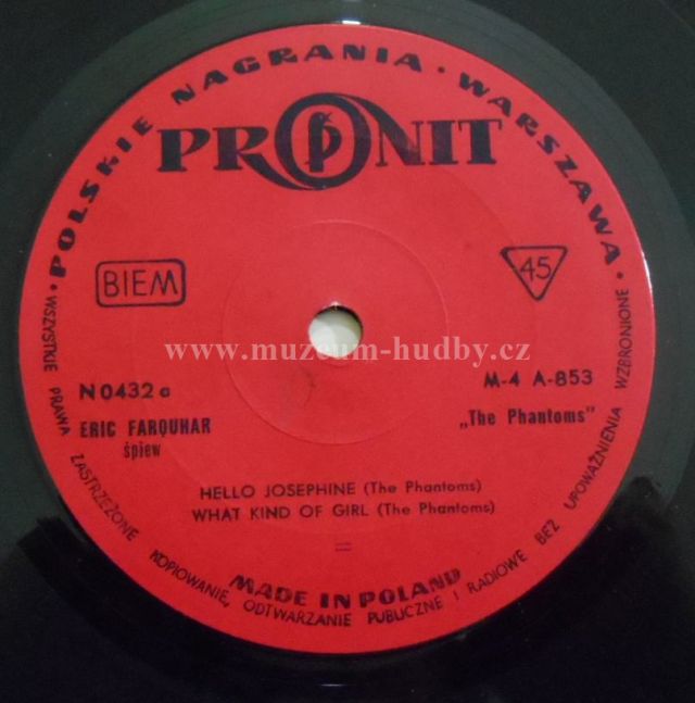 Phantoms / Eric Farquhar / Stephen Woicik