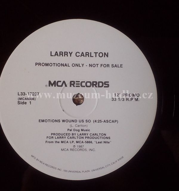 Larry Carlton